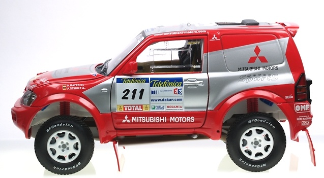 Mitsubishi Pajero Dakar (2004) Solido 902204 1/18 