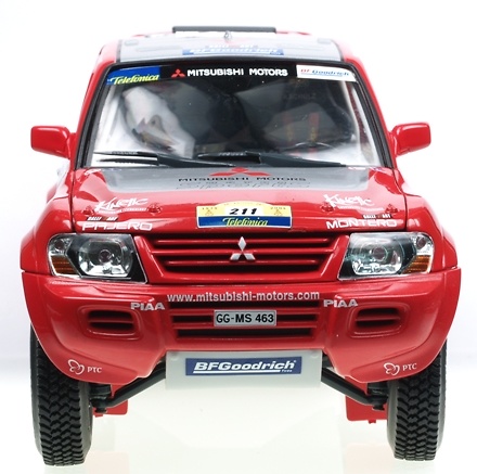 Mitsubishi Pajero Dakar (2004) Solido 902204 1/18 