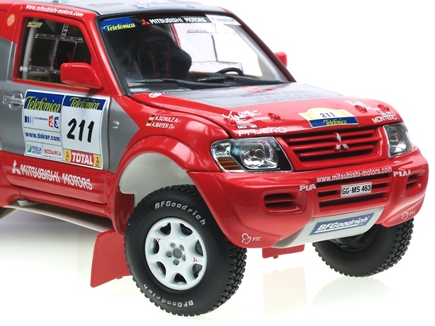 Mitsubishi Pajero Dakar (2004) Solido 902204 1/18 
