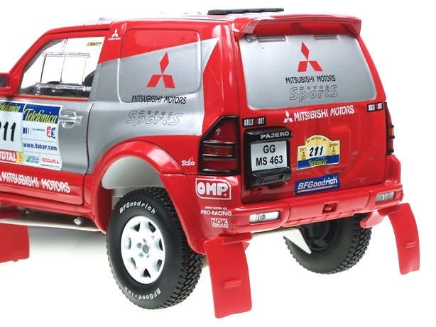 Mitsubishi Pajero Dakar (2004) Solido 902204 1/18 
