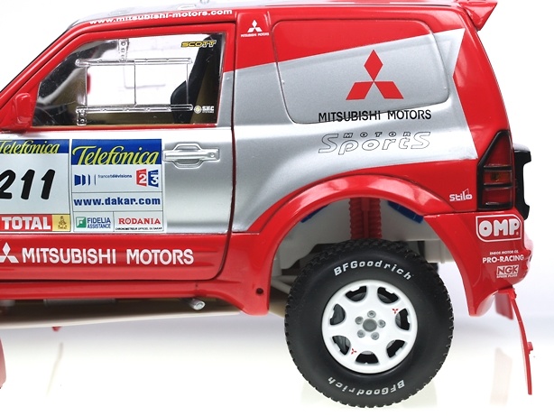 Mitsubishi Pajero Dakar (2004) Solido 902204 1/18 