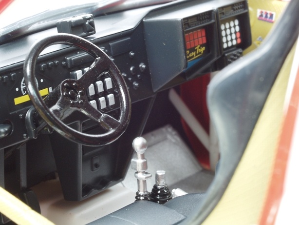 Mitsubishi Pajero Dakar (2004) Solido 902204 1/18 