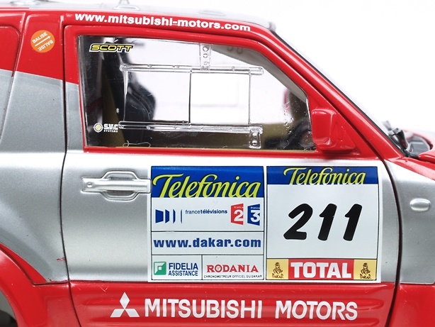Mitsubishi Pajero Dakar (2004) Solido 902204 1/18 