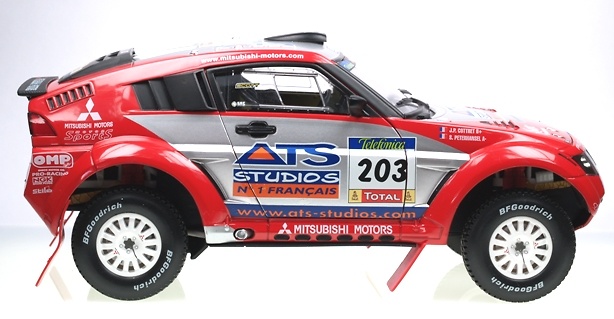 Mitsubishi Pajero Evolution Dakar (2004) Solido 9052 1/18 