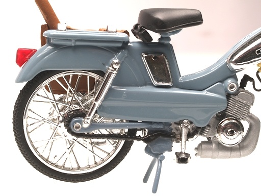 Mobylette con surtidor mezcla (1966) Solido 1/18 