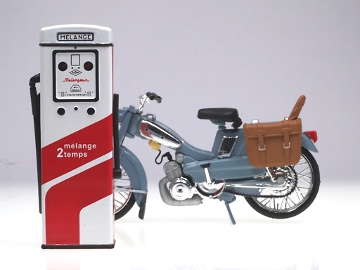 Mobylette con surtidor mezcla (1966) Solido 1/18 