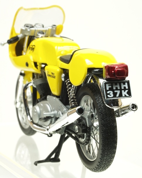 Norton 750 Commando Café Racer Solido 84035 1/18 