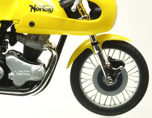 Norton 750 Commando Café Racer Solido 84035 1/18 