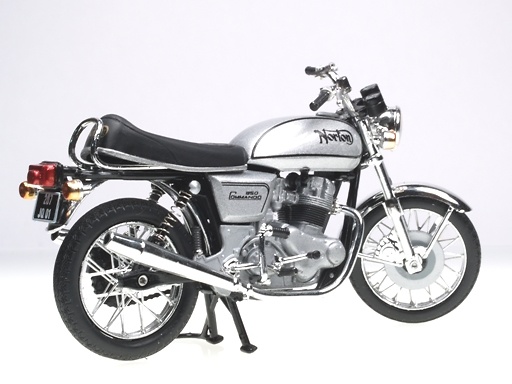 Norton 850 Commando (1968) Solido 15032900 1/18 