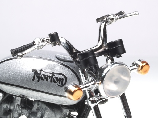Norton 850 Commando (1968) Solido 15032900 1/18 