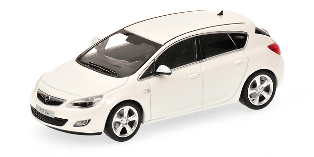 Opel Astra (2010) Minichamps 400049001 1/43 