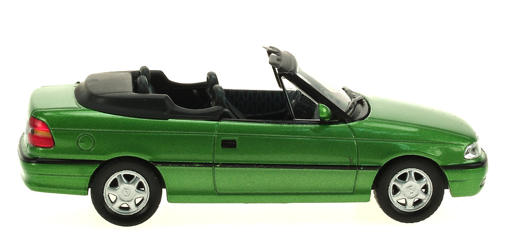 Opel Astra F Cabriolet (1992) Ixo 1/43 Eaglemoos Publications 