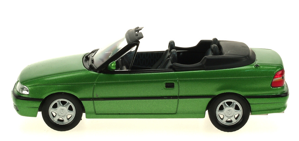 Opel Astra F Cabriolet (1992) Ixo 1/43 Eaglemoos Publications 