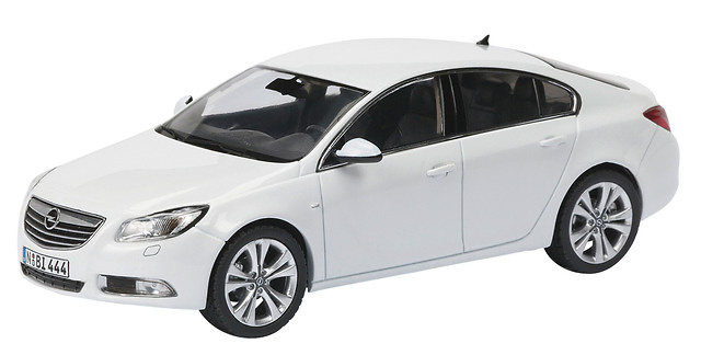 Opel Insignia Limousine (2008) Schuco 1/43 Blanco 