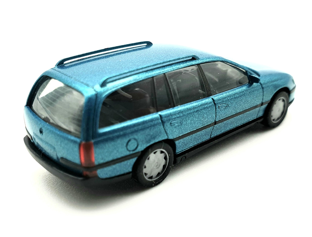 Opel Omega Familiar (1994) Herpa 031530 1/87 