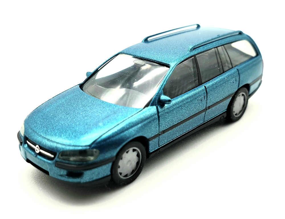 Opel Omega Familiar (1994) Herpa 031530 1/87 