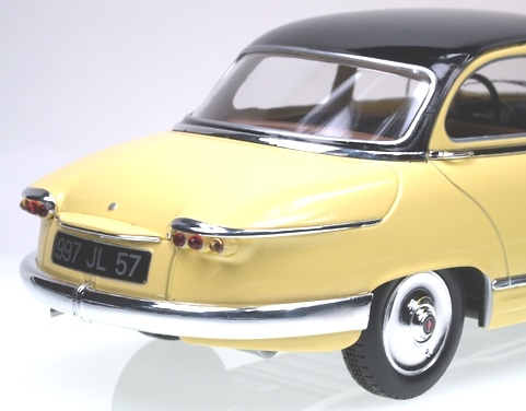 Panhard PL17 Berlina (1961) Solido 1/18 