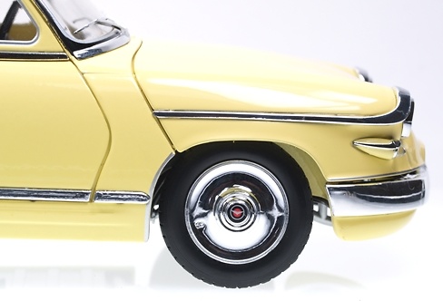 Panhard PL17 Berlina (1961) Solido 1/18 