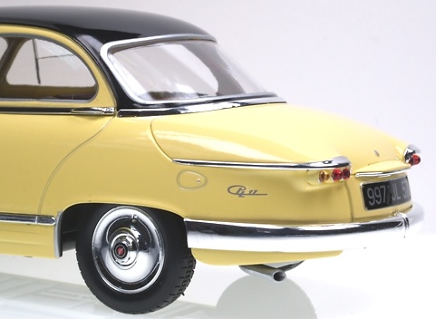 Panhard PL17 Berlina (1961) Solido 1/18 