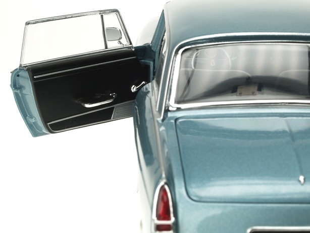 Peugeot 404 Coupé (1964) Norev 184745 1/18 
