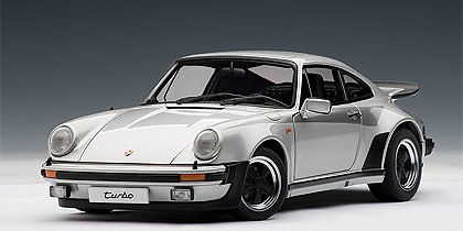 Autoart 77971 Porsche 911 3.0 Turbo -930- (1976) Autoart 1/18 Color Gris Metalizado