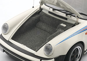 Autoart 77972 Porsche 911 3.0 Turbo -930- (1976) Autoart 1/18 Color Blanco con Bandas Laterales de Color