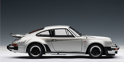 Porsche 911 3.0 Turbo -930- (1976) Autoart 1/18 Gris Metalizado 