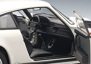 Porsche 911 Carrera (1988) Autoart 1:18 Autoart 78012 