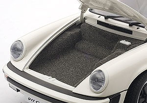 Porsche 911 Carrera (1988) Autoart 1:18 Autoart 78012 