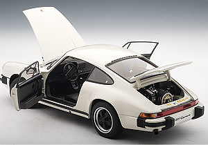 Porsche 911 Carrera (1988) Autoart 1:18 Autoart 78012 