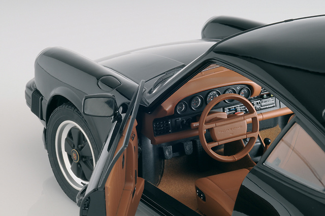 Porsche 911 Carrera 3.2 (1983) Premium ClassiXXs 10154 1/12 