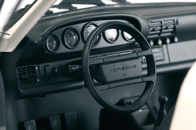 Porsche 911 Carrera 3.2 (1983) Premium ClassiXXs 10153 1/12 