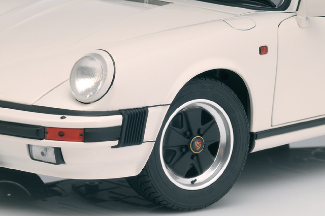 Porsche 911 Carrera 3.2 (1983) Premium ClassiXXs 10153 1/12 