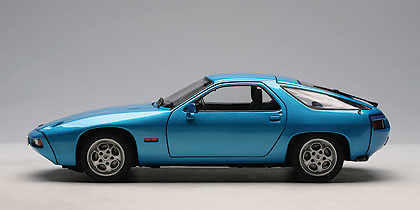 Porsche 928 (1978) Autoart 1/18 Azul Metalizado 