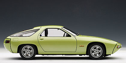 Porsche 928 (1978) Autoart 1/18 Verde Metalizado 