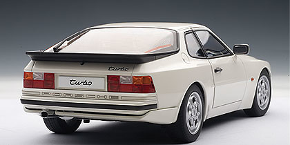 Porsche 944 Turbo (1985) Autoart 77958 1/18 