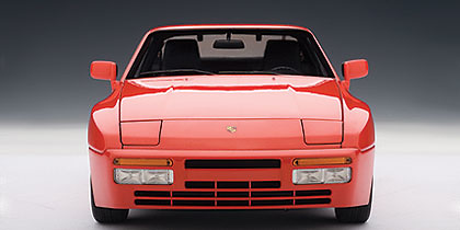 Porsche 944 Turbo (1985) Autoart 77957 1/18 