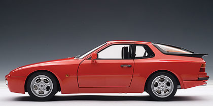 Porsche 944 Turbo (1985) Autoart 77957 1/18 