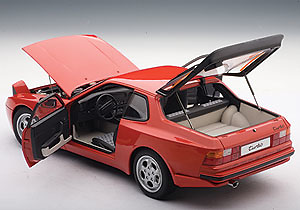 Porsche 944 Turbo (1985) Autoart 77957 1/18 