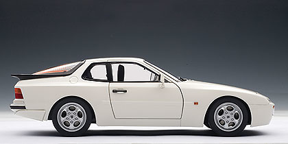 Porsche 944 Turbo (1985) Autoart 1/18 Blanco Alpino 