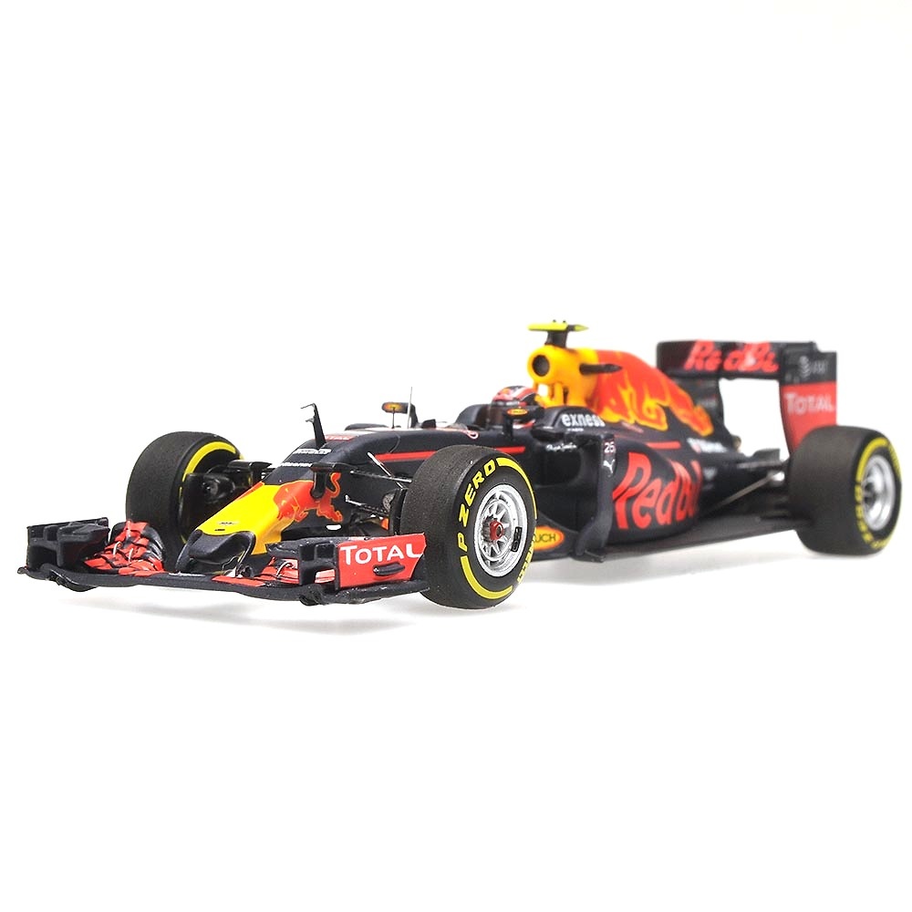 Red Bull RB12 nº 26 Daniil Kvyat (2016) Minichamps 417160026 1:43 