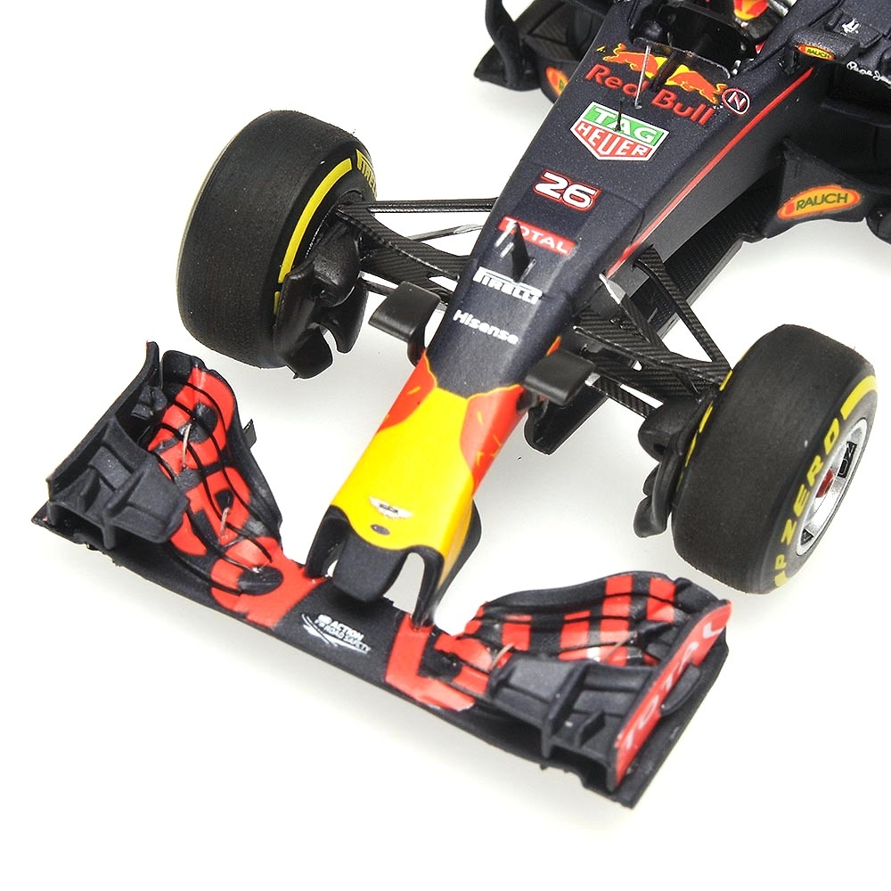 Red Bull RB12 nº 26 Daniil Kvyat (2016) Minichamps 417160026 1:43 