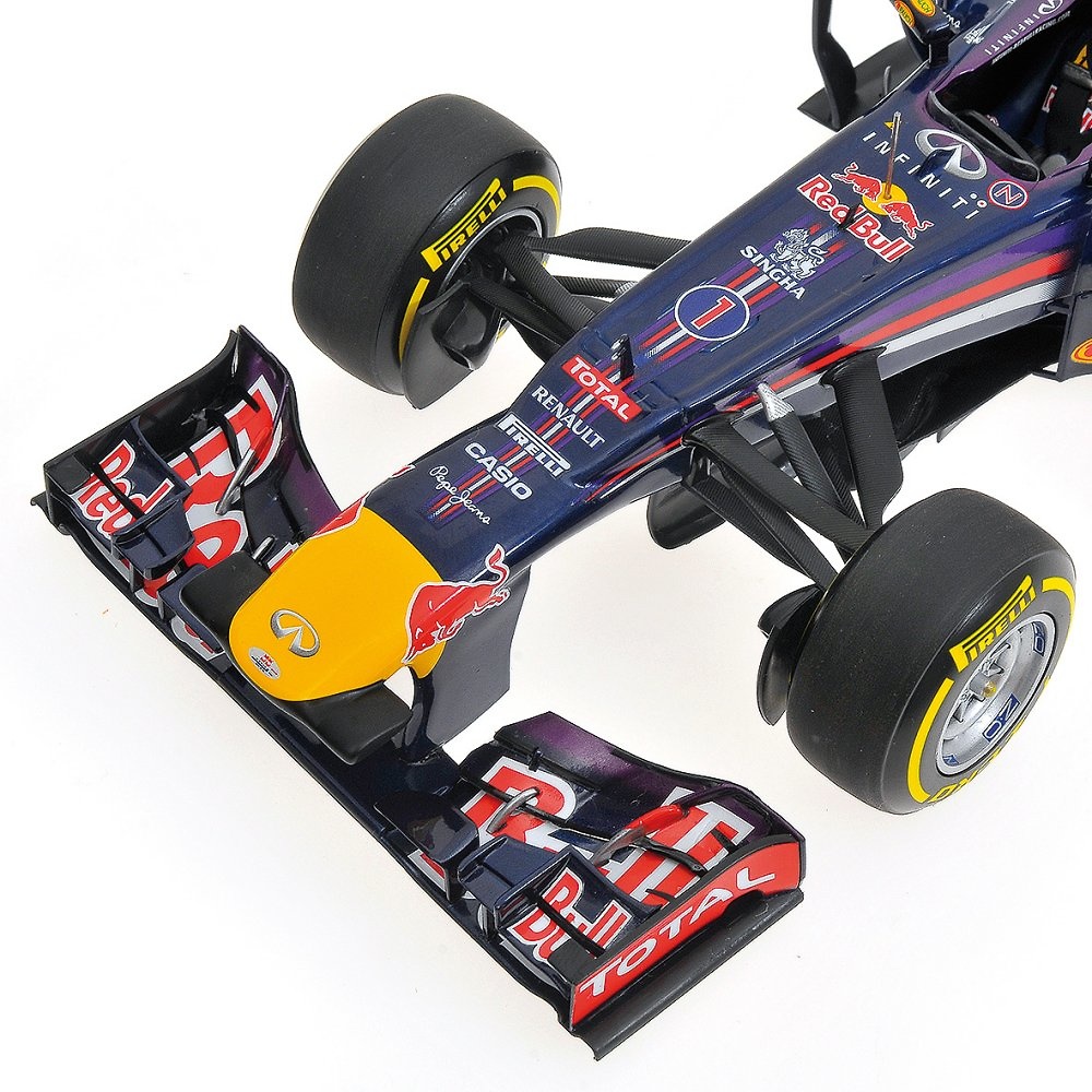 Red Bull RB9 nº 1 Sebastian Vettel (2013) Minichamps 110130001 1:18 