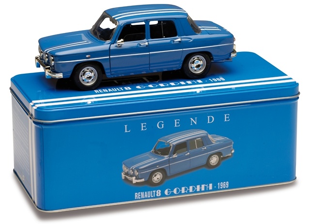 Renault 8 Gordini (1969) Metal Box Solido 118900 1/18 El modelo se entrega con una espectacular caja metálica impresa a todo color. En los laterales una bonita alegoría del modelo llama la atencíon a primera vista. En la tapa, el anagrama de la marca aporta seriedad y emoción al abrirla para extraer el modelo.