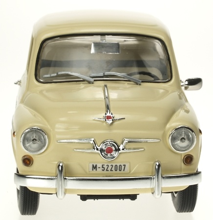 Revell 08849 Seat 600D (1968) Revell 1:18 color beige