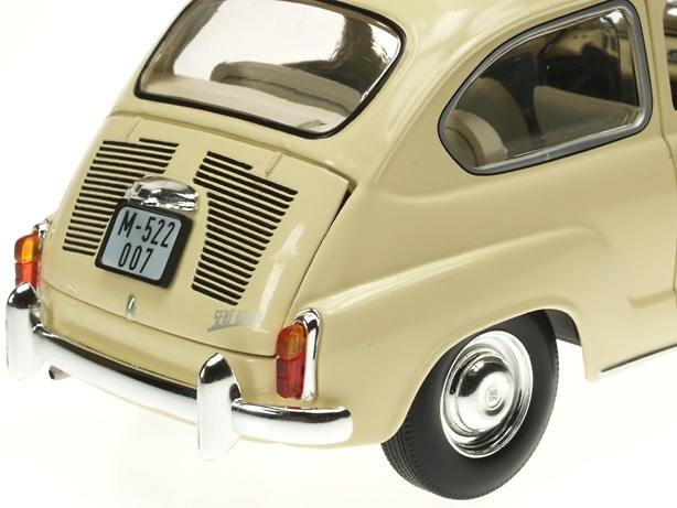 Revell 08849 Seat 600D (1968) Revell 1:18 color beige