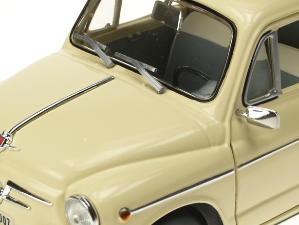 Revell 08849 Seat 600D (1968) Revell 1:18 color beige