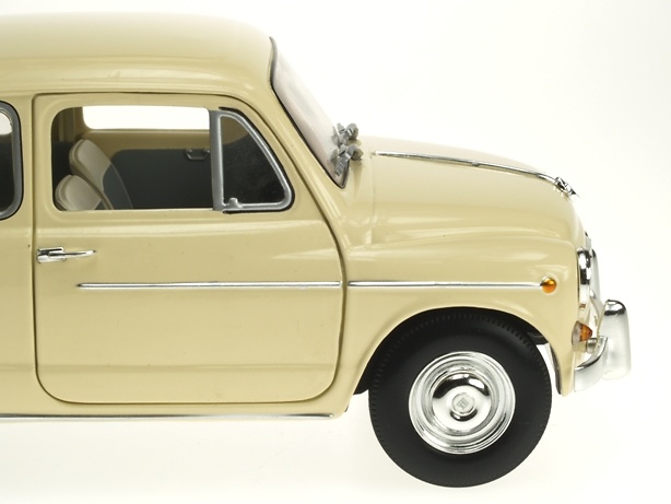 Revell 08849 Seat 600D (1968) Revell 1:18 color beige