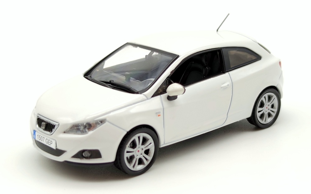 Seat Ibiza SC Serie 4 3p. (2008) Ixo 1/43 Blanco 