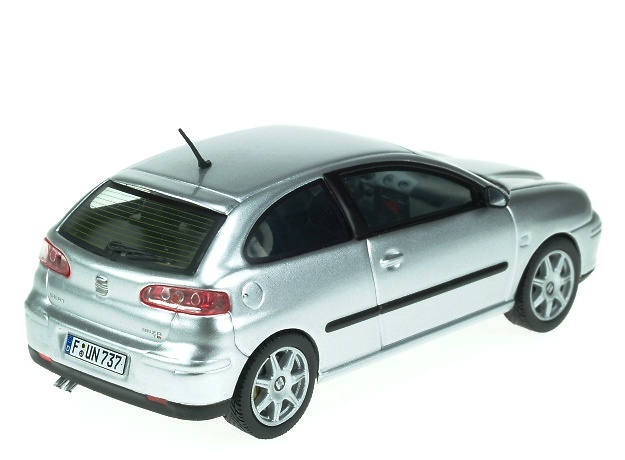 Seat Ibiza Serie III (2002) Ixo 1/43 